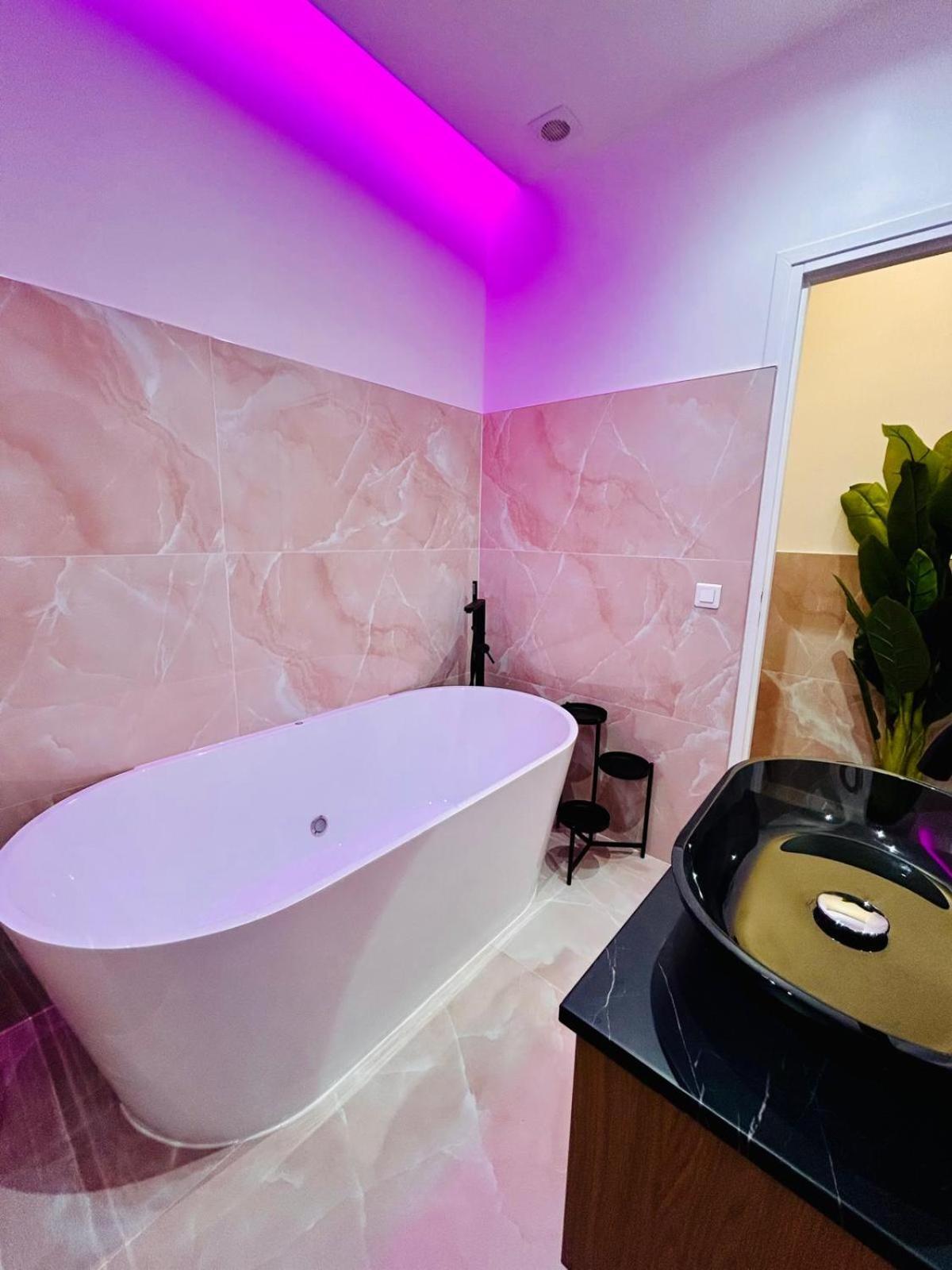 Intimate Escape - Seaside - Bath - Wifi - Ac Nizza